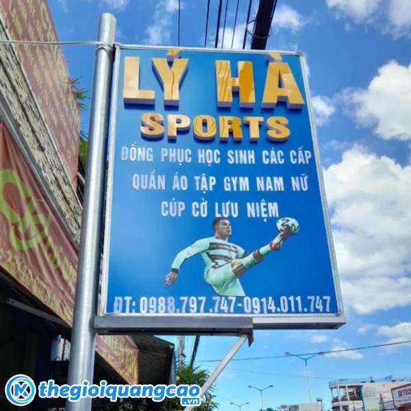 Mẫu bảng hiệu vẫy shop thể thao L&yacute; H&agrave;