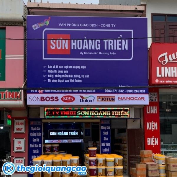Bảng hiệu cửa h&agrave;ng sơn Ho&agrave;ng Triển chất liệu bạt Hiflex