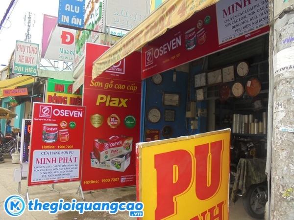 Bảng hiệu vẫy đứng cho cửa h&agrave;ng sơn thu h&uacute;t kh&aacute;ch đi đường