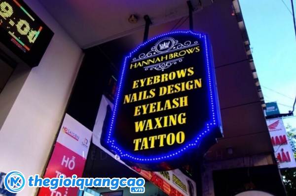 Biển vẫy tiệm xăm h&igrave;nh dạng hộp đ&egrave;n led