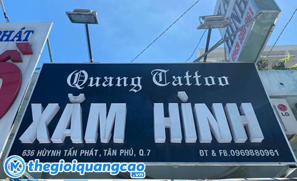 Bảng hiệu xăm h&igrave;nh nghệ thuật bạt hiflex in UV