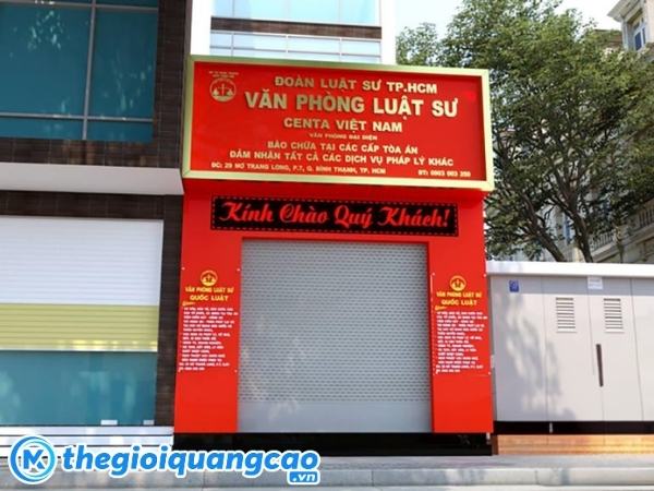 Mẫu bảng hiệu văn ph&ograve;ng luật sư chữ nổi inox v&agrave;ng gương