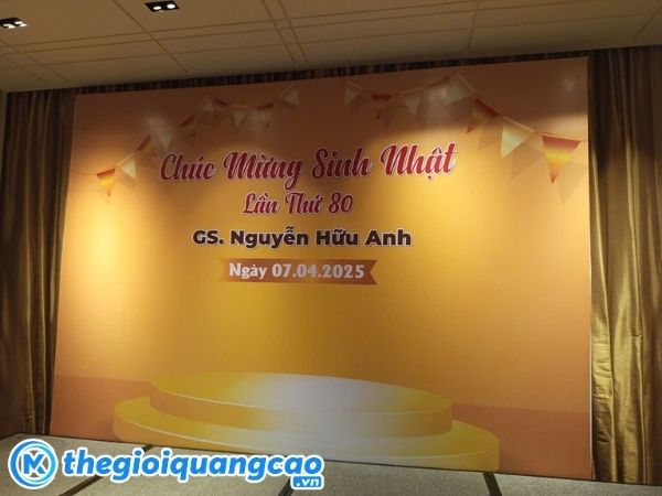 Thi c&ocirc;ng&nbsp;backdrop sinh nhật gi&aacute; rẻ HCM