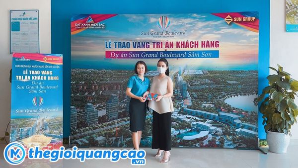 Thi c&ocirc;ng backdrop bất động sản đẹp