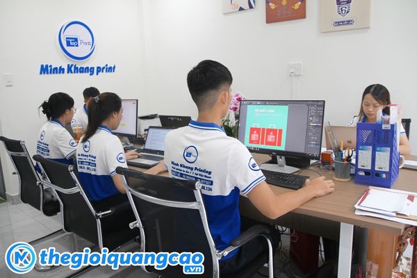 Đội ngũ nh&acirc;n vi&ecirc;n tư vấn v&agrave; thiết kế chuy&ecirc;n nghiệp tại Thế Giới Quảng C&aacute;o