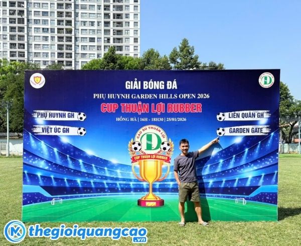 Thi c&ocirc;ng backdrop in bạt hiflex khung sắt