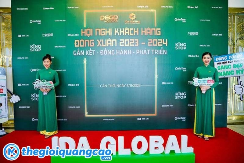 Mẫu backdrop hội nghị kh&aacute;ch h&agrave;ng IDA Global