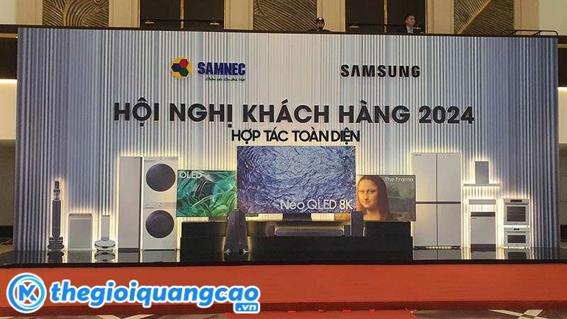 Mẫu backdrop hội nghị kh&aacute;ch h&agrave;ng hợp t&aacute;c to&agrave;n diện
