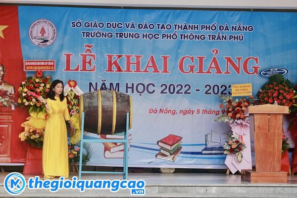 Mẫu backdrop khai giảng trung học phổ th&ocirc;ng
