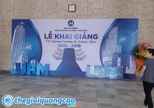Thi c&ocirc;ng backdrop khai giảng gi&aacute; rẻ trọn g&oacute;i, in lấy ngay