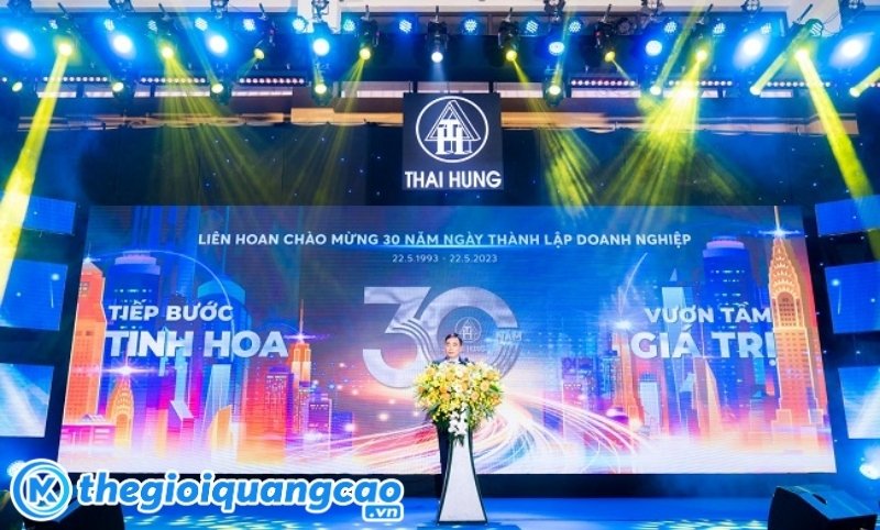 Mẫu backdrop kỷ niệm th&agrave;nh lập c&ocirc;ng ty m&agrave;n h&igrave;nh Led