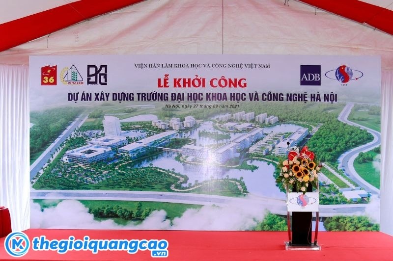 Backdrop lễ khởi c&ocirc;ng bạt hiflex thường căng khung sắt