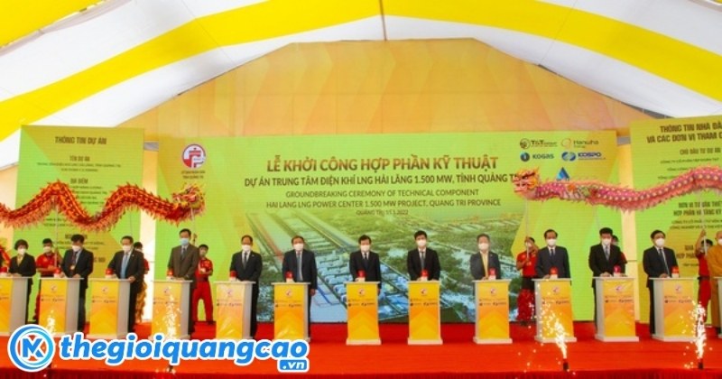 Backdrop lễ khởi c&ocirc;ng bạt hiflex đế x&aacute;m