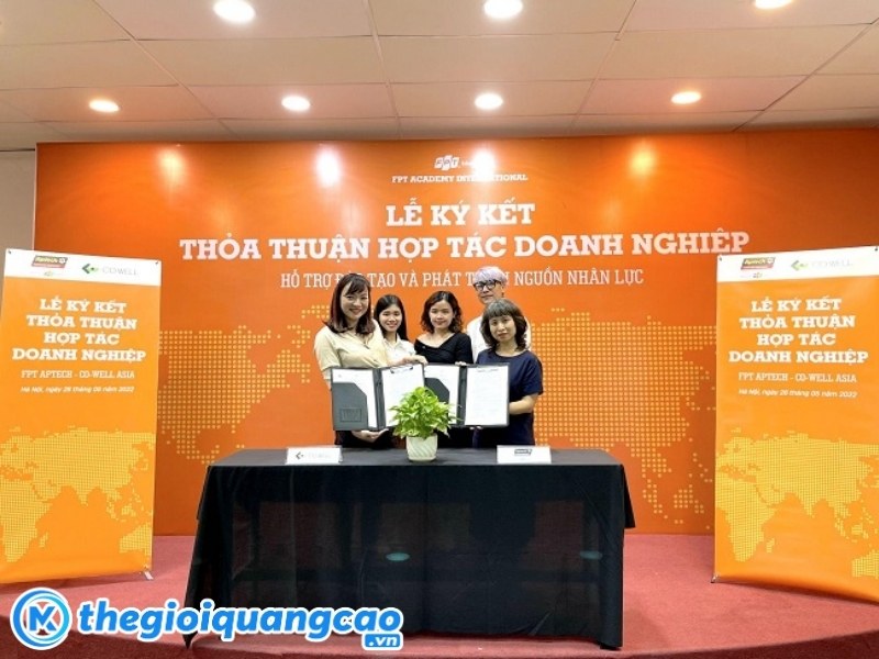 Thiết kế backdrop lễ k&yacute; kết theo y&ecirc;u cầu