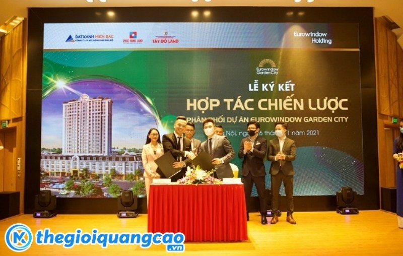 Backdrop lễ k&yacute; kết hợp t&aacute;c chiến lược m&agrave;n h&igrave;nh Led