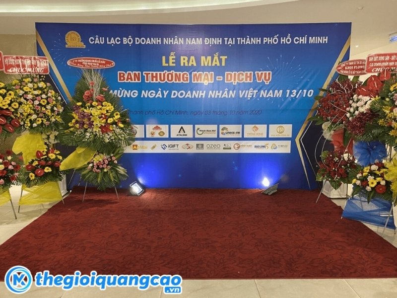 Mẫu backdrop lễ ra mắt ban thương mại, dịch vụ