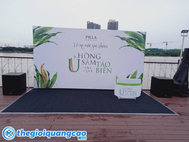 Backdrop lễ ra mắt sản phẩm in bạt hiflex lắp khung sắt
