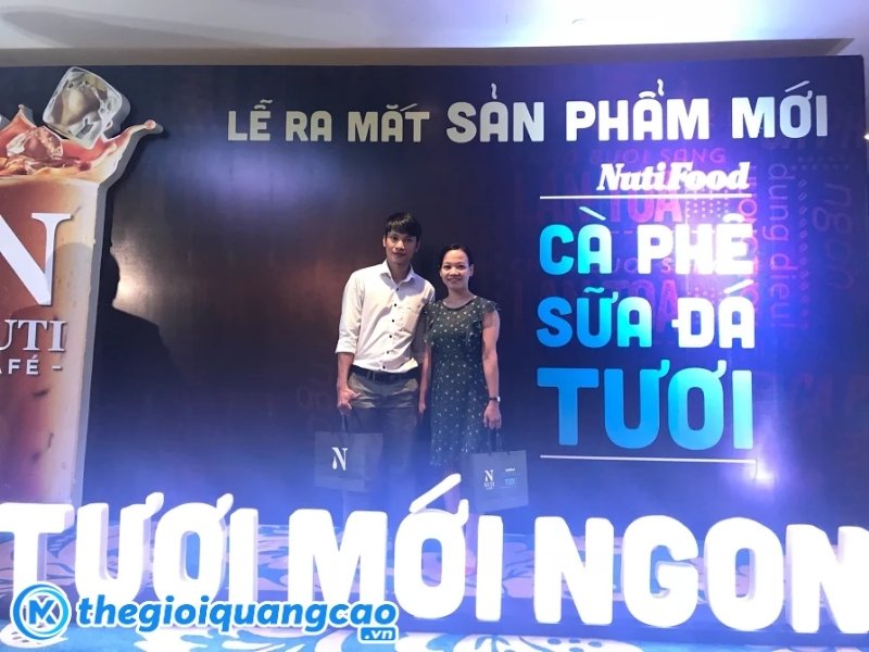 In backdrop lễ ra mắt gi&aacute; rẻ tại TPHCM