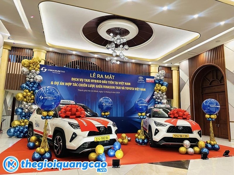 Mẫu backdrop lễ ra mắt dịch vụ taxi hybrid