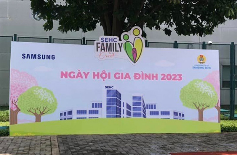 In backdrop ng&agrave;y hội gia đ&igrave;nh gi&aacute; rẻ TPHCM
