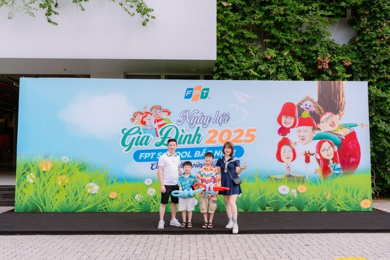 Mẫu backdrop ng&agrave;y hội gia đ&igrave;nh việt nam trường FPT