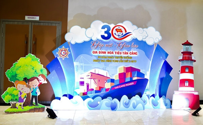 Mẫu backdrop ng&agrave;y hội gia đ&igrave;nh in 3D