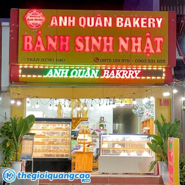 Mẫu bảng hiệu tiệm b&aacute;nh kem sinh nhật đẹp Anh Qu&acirc;n