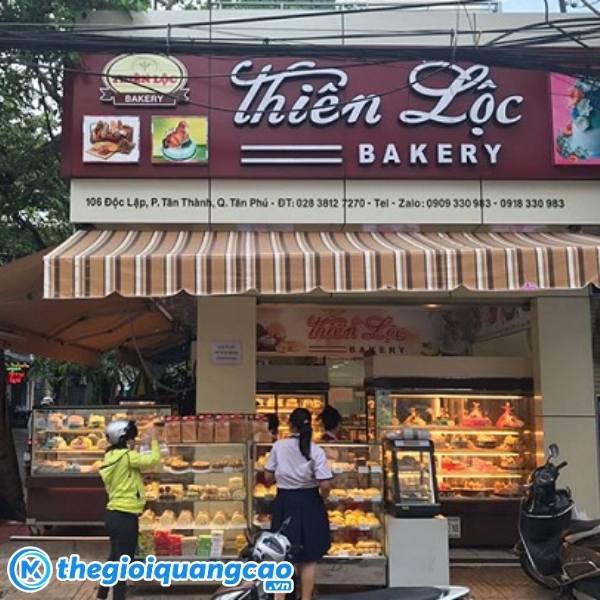 Mẫu biển quảng c&aacute;o b&aacute;nh sinh nhật đẹp