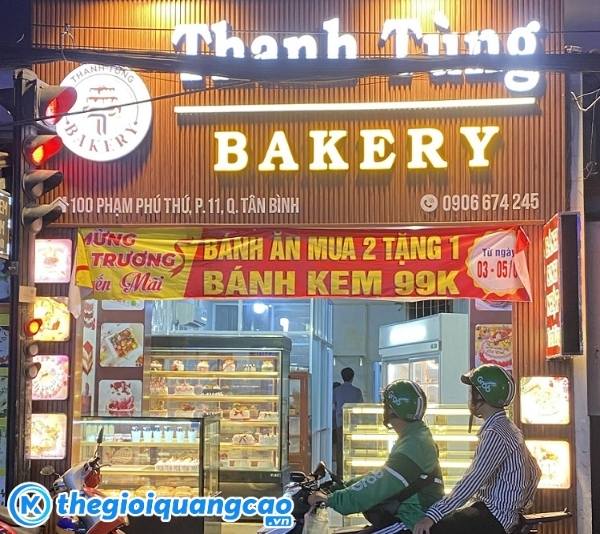 Mẫu bảng hiệu tiệm b&aacute;nh kem Thanh T&ugrave;ng Bakery