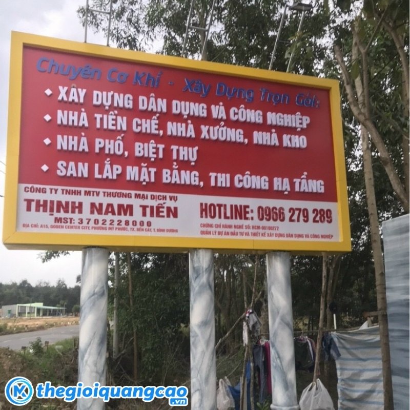 Bảng hiệu cơ kh&iacute; mặt dựng Alu chữ nổi Mica