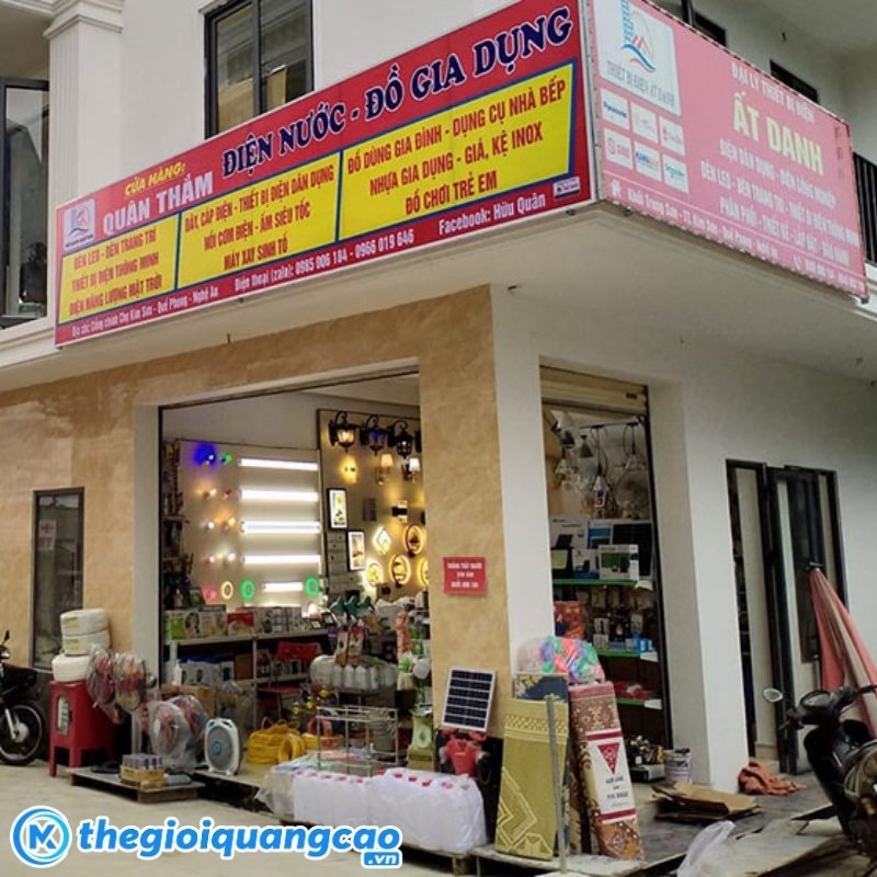 Mẫu bảng hiệu cửa h&agrave;ng điện nước đồ gia dụng Qu&acirc;n Thắm