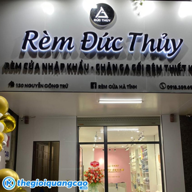 Mẫu bảng hiệu cửa h&agrave;ng r&egrave;m cửa Đức Thủy