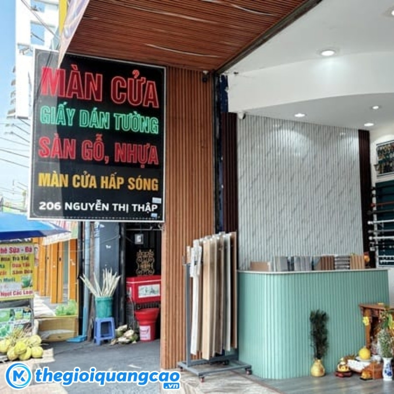 Mẫu biển vẫy hộp đ&egrave;n cửa h&agrave;ng m&agrave;n cửa