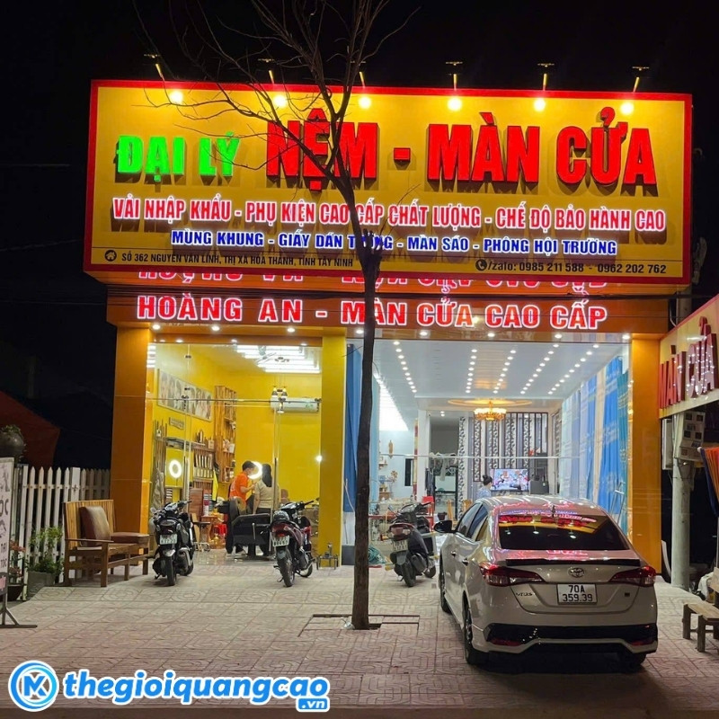 Những lưu &yacute; cần tr&aacute;nh khi l&agrave;m bảng hiệu quảng c&aacute;o r&egrave;m cửa