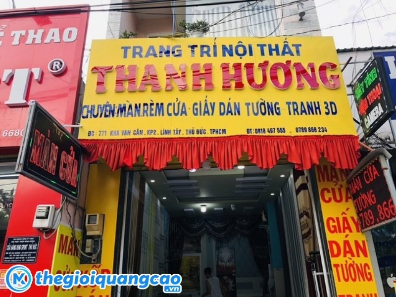 Mẫu bảng hiệu r&egrave;m cửa mặt dựng Alu chữ nổi Mica