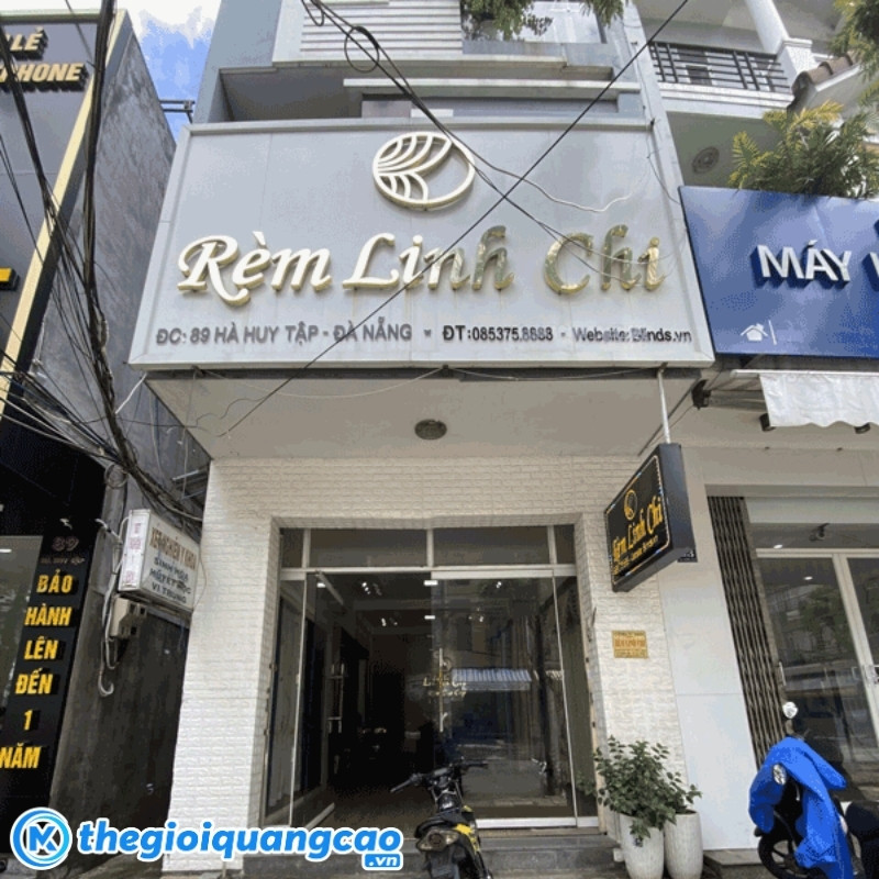 L&agrave;m bảng hiệu quảng c&aacute;o cửa h&agrave;ng r&egrave;m cửa gi&aacute; rẻ tại HCM