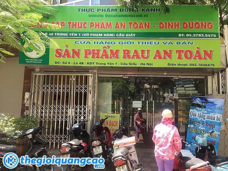 Mẫu bảng hiệu cửa h&agrave;ng thực phẩm chất liệu bạt hiflex