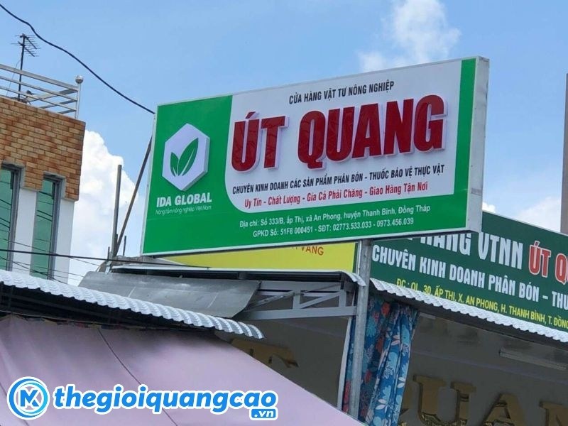 Mẫu bảng hiệu cửa h&agrave;ng vật tư n&ocirc;ng nghiệp &Uacute;t Quang
