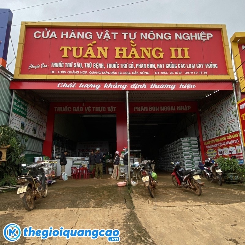 Mẫu bảng hiệu cửa h&agrave;ng vật tư n&ocirc;ng nghiệp Tuấn Hằng