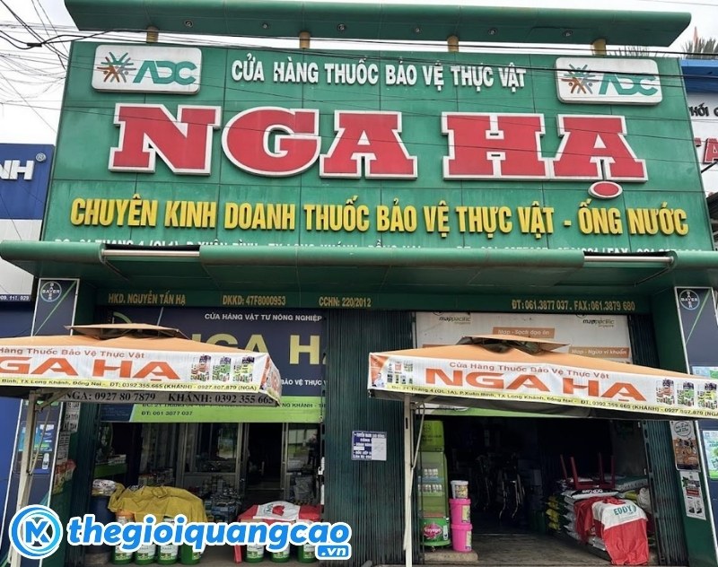 Bảng hiệu cửa h&agrave;ng vật tư n&ocirc;ng nghiệp mặt dựng Alu chữ nổi Mica
