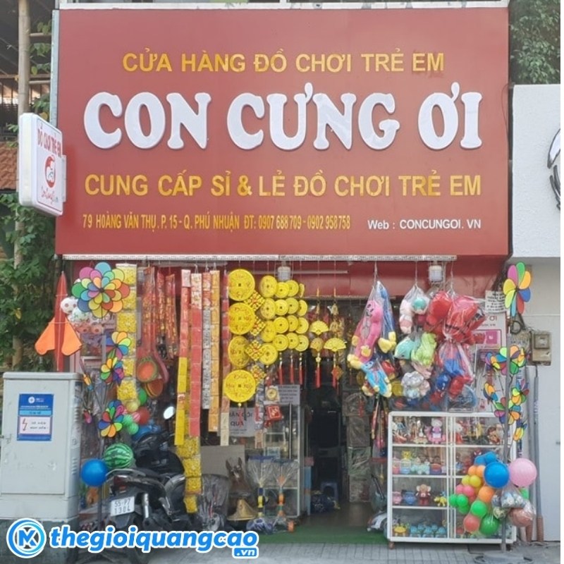 Mẫu bảng hiệu cửa h&agrave;ng đồ chơi trẻ em đẹp thu h&uacute;t &aacute;nh nh&igrave;n