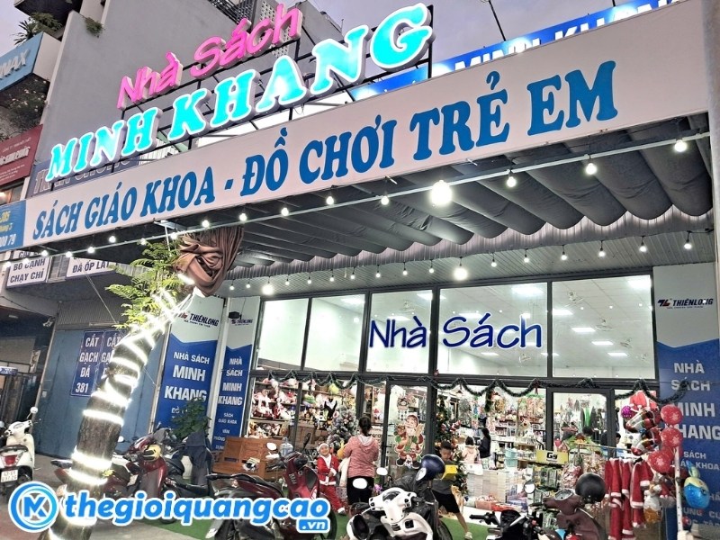 Bảng hiệu đồ chơi trẻ em chữ nổi mica gắn Led