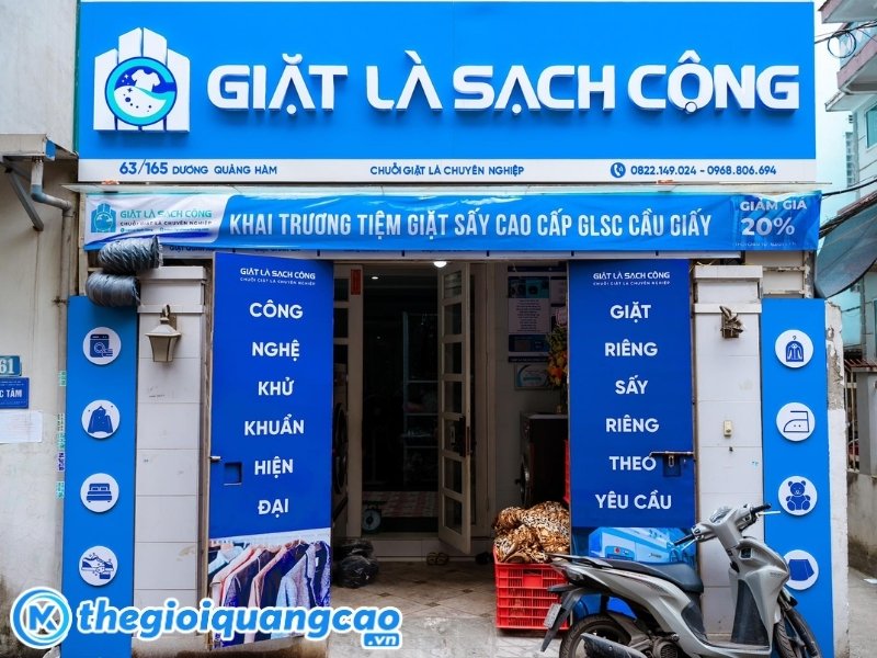Mẫu bảng hiệu giặt sấy tone xanh dương thu h&uacute;t kh&aacute;ch h&agrave;ng