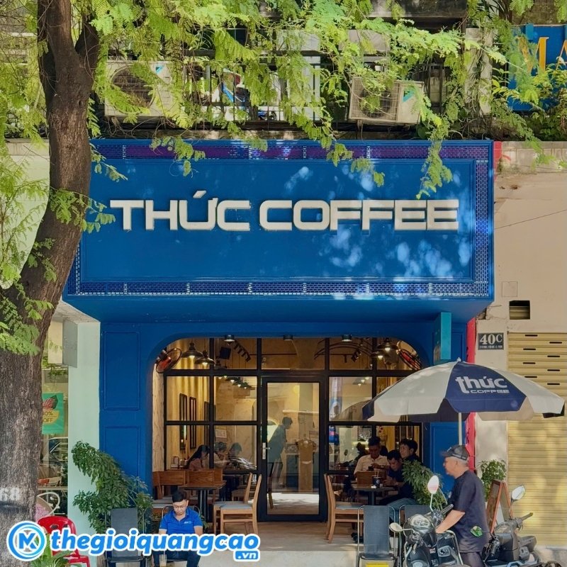 Mẫu bảng hiệu quảng c&aacute;o m&agrave;u xanh dương cho qu&aacute;n coffee