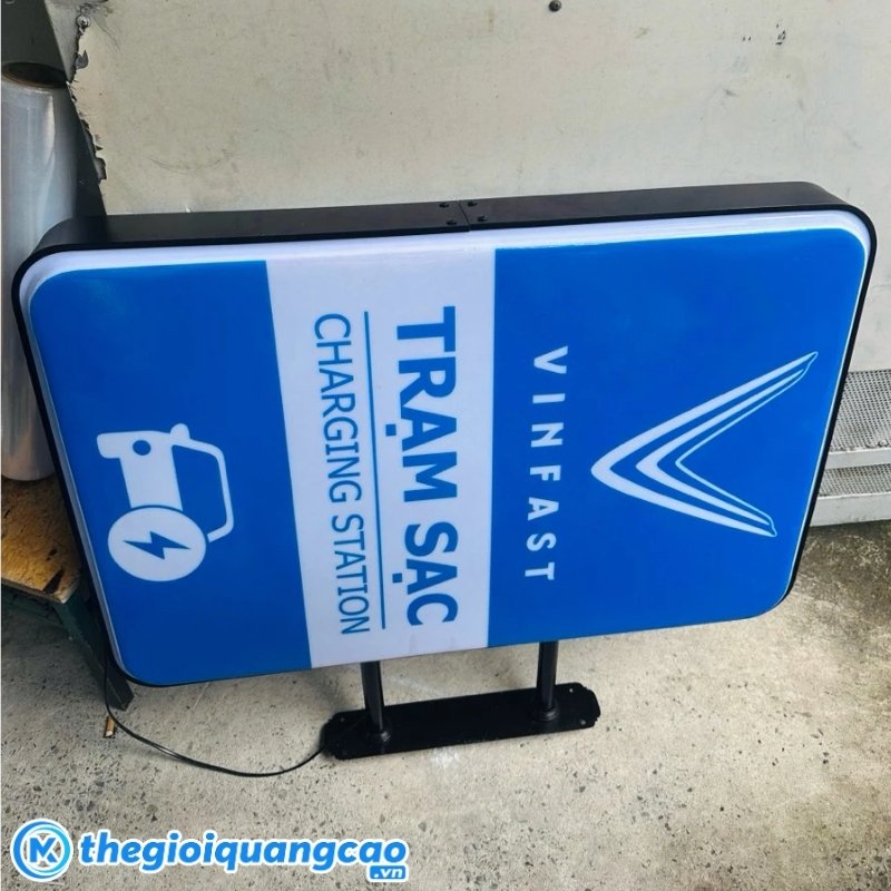 Biễn vẫy hộp đ&egrave;n mica h&uacute;t nổi m&agrave;u xanh dương