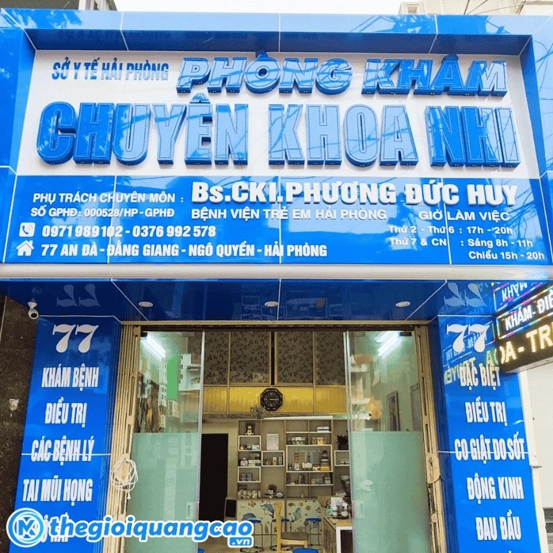 Mẫu bảng hiệu m&agrave;u xanh dương cho ph&ograve;ng kh&aacute;m chuy&ecirc;n khoa nhi