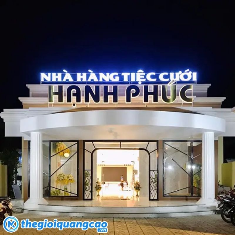 Mẫu bảng hiệu nh&agrave; h&agrave;ng tiệc cưới Hạnh Ph&uacute;c
