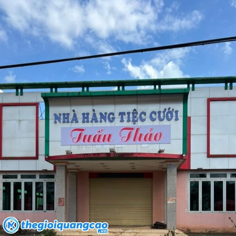  Mẫu bảng hiệu nh&agrave; h&agrave;ng tiệc cưới Tuấn Thảo 