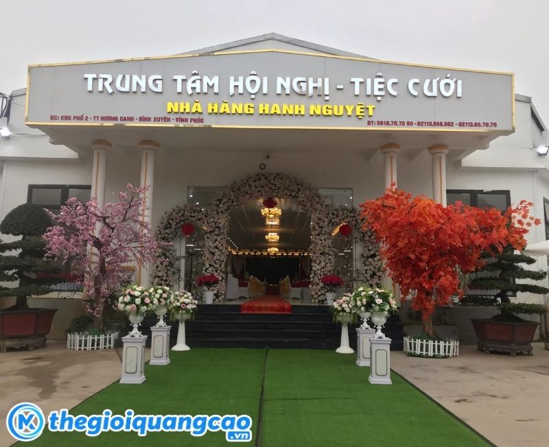 Mẫu bảng hiệu nh&agrave; h&agrave;ng tiệc cưới Hanh Nguyệt
