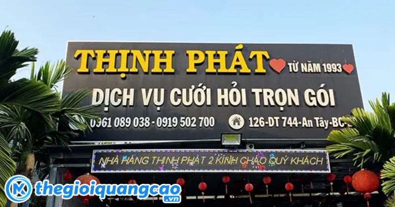 Bảng hiệu nh&agrave; h&agrave;ng tiệc cưới mặt dựng Alu chữ nổi Mica